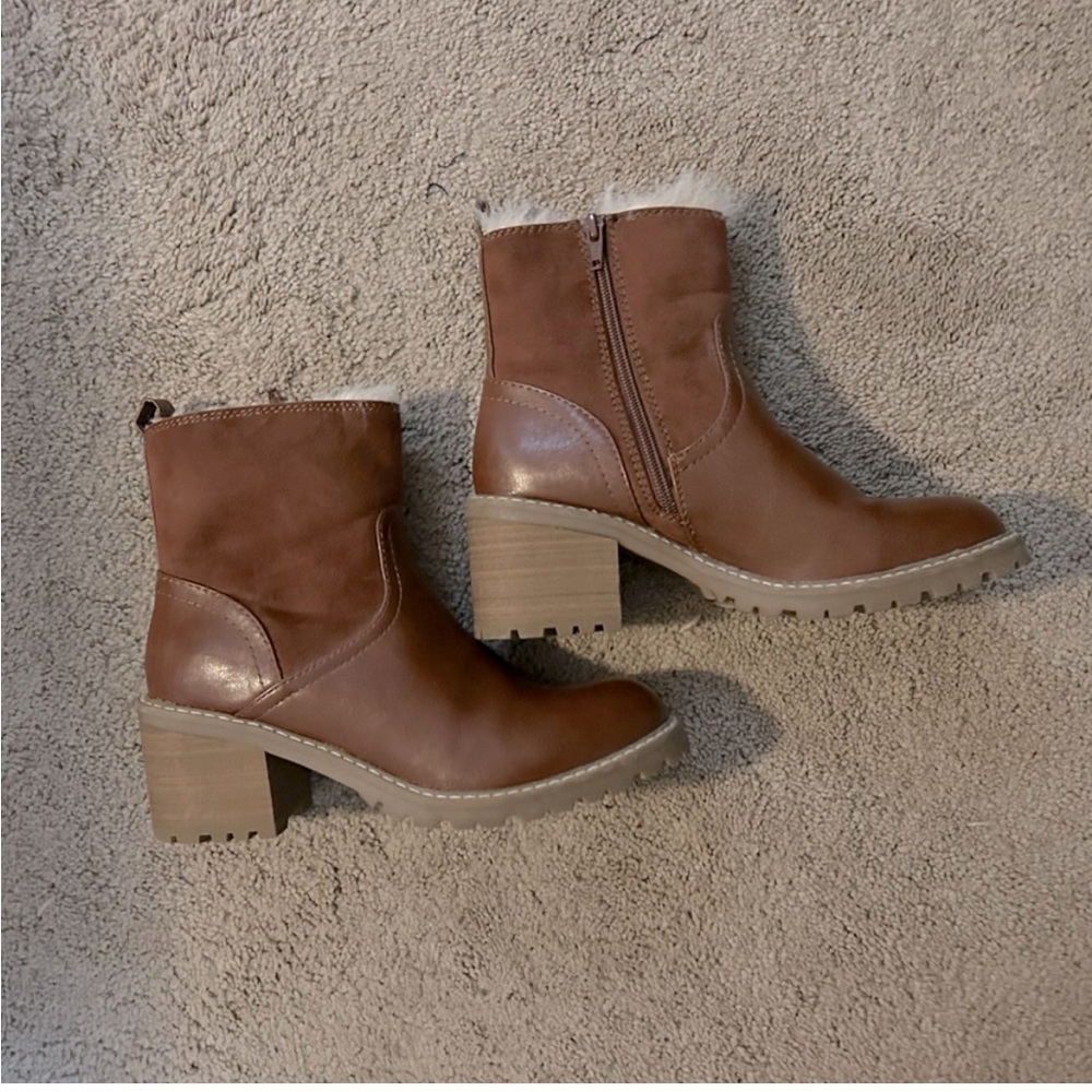 Universal Thread Fur Lined Boots